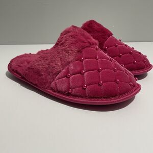 Avon Women’s Soft Faux Fur & Pearls Pink Slippers Size 9/10